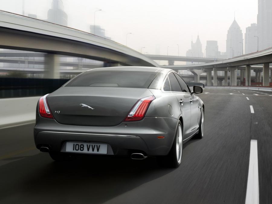  Jaguar XJ 2009 года  (UK) (фото 24 из 30)